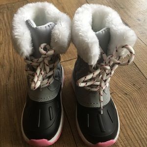 Toddler girls size 8 snow boots